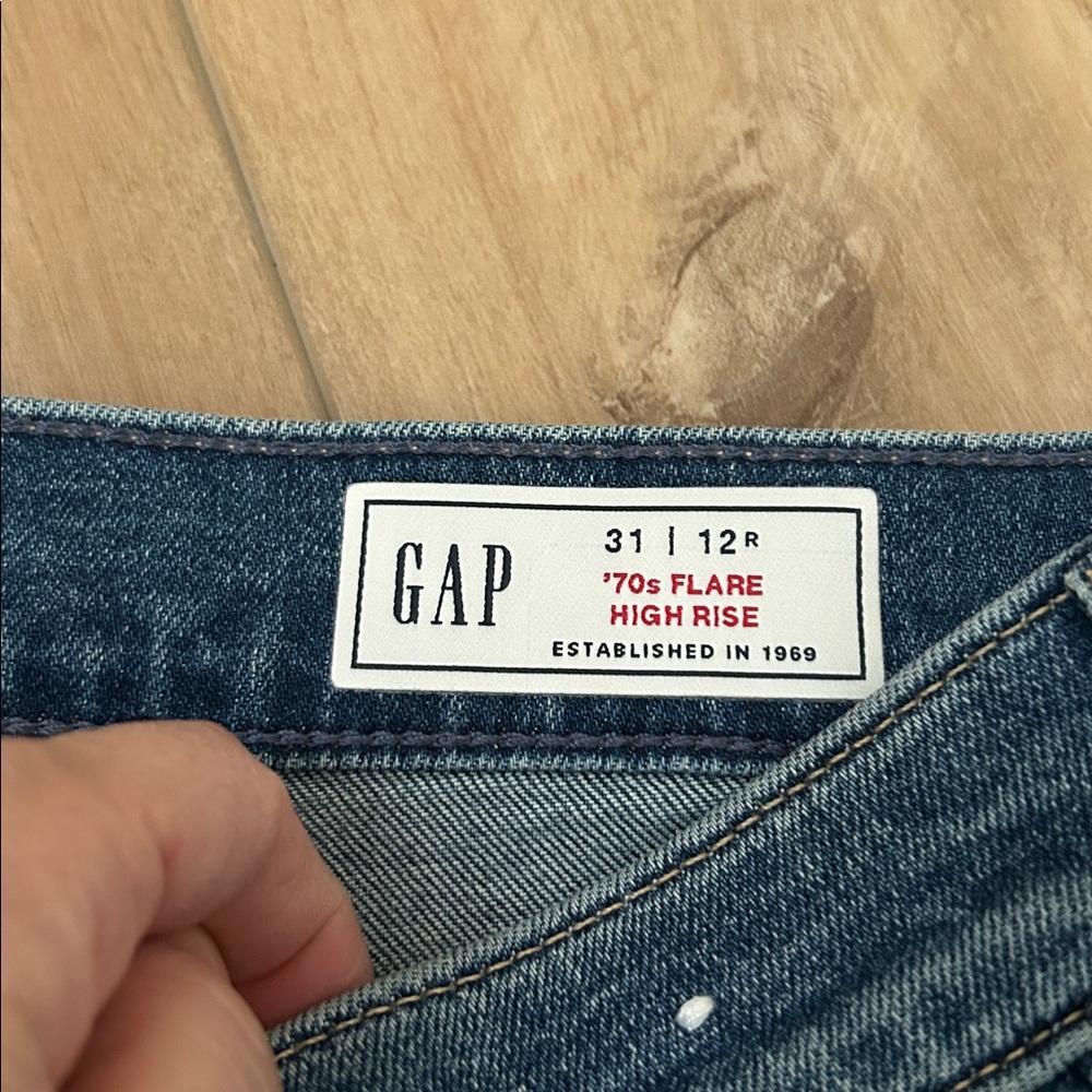 NWOT - GAP 70’ Flare High-Rise Jeans - Picture 2 of 15